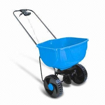 Easy Mobile Salt Fertilizer Spreader Manual Tow Behind Seed Spreader Grass Seed Spreader